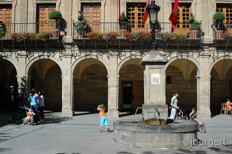 DSC_3853.JPG - Plaza Mayor in Viana